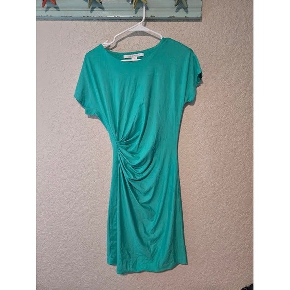 Diane Von Furstenberg Dresses & Skirts - Diane Von Frustenberg Kelly Green Dress